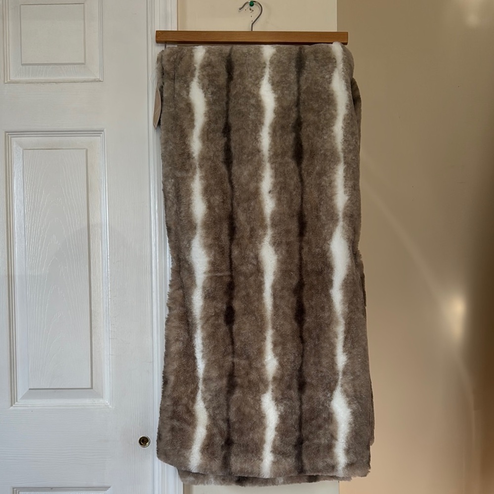 Aspen oversized fur Blanket